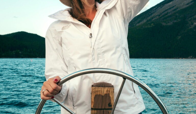 Paras naisten purjehdustakki vertailu