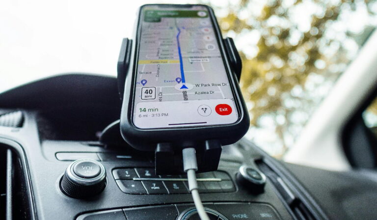 Paras USB-autolaturi testi