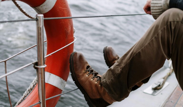 Parhaat miesten purjehduskengät testissä