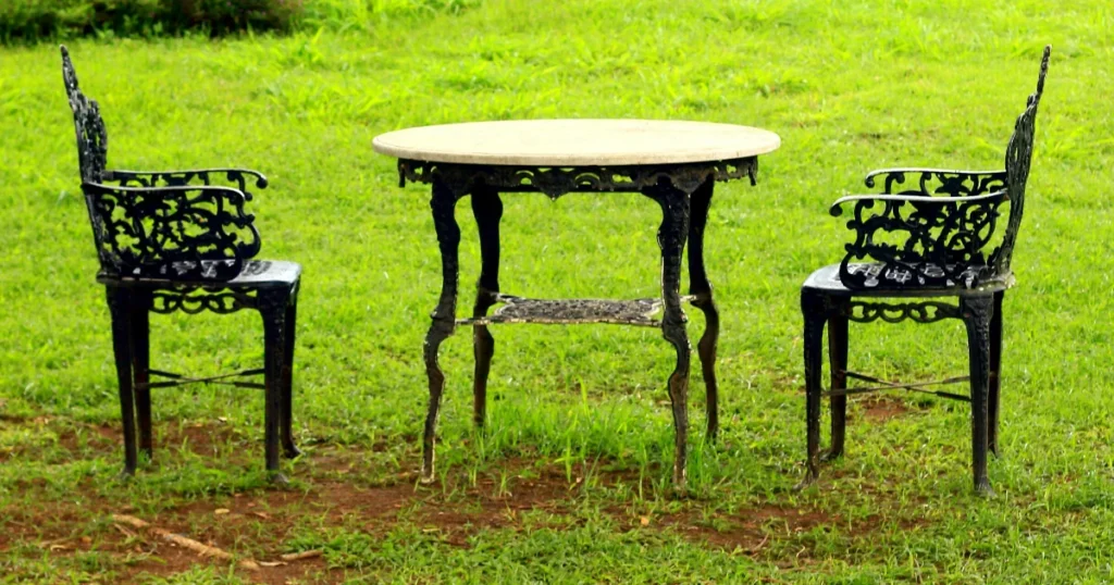 Paras pyöreä puutarhapöytä testi